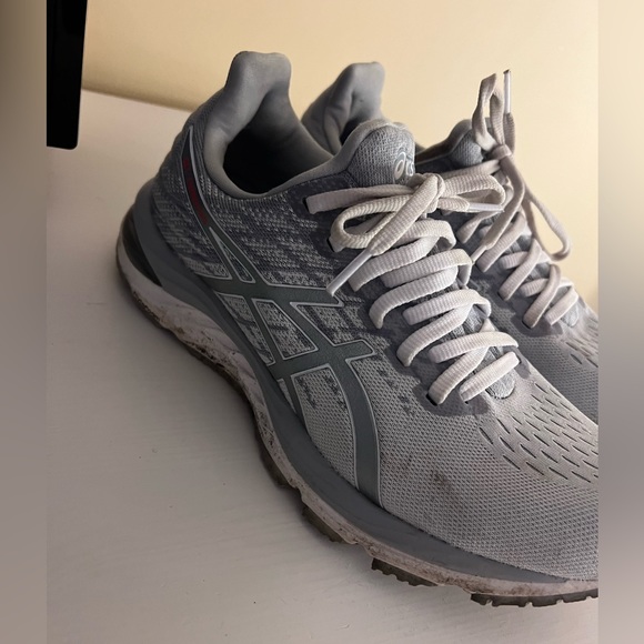 Women’s ASICS - Picture 2 of 7